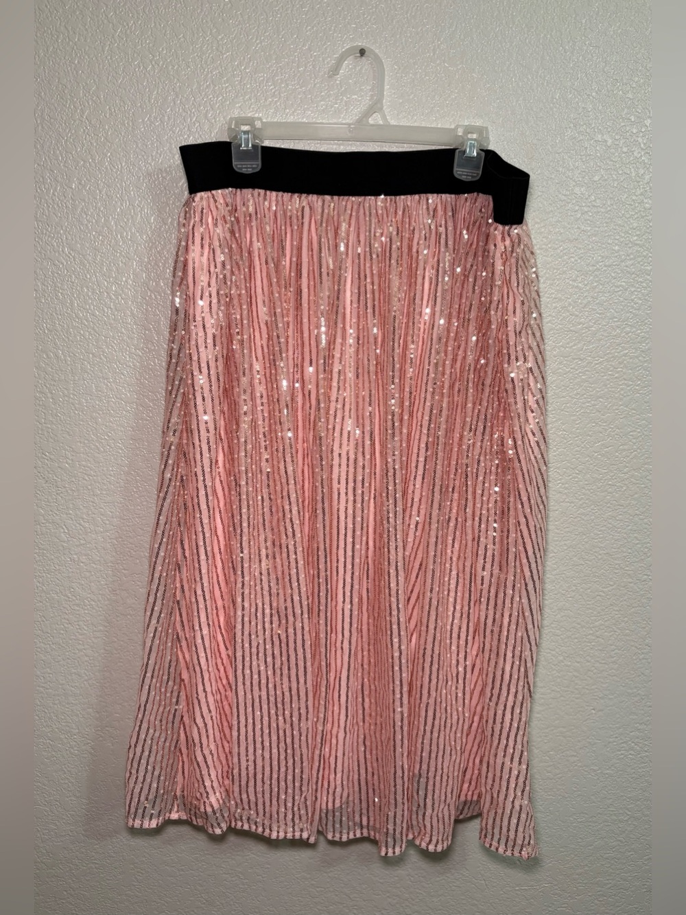 💗 Torrid Size 2 Pink Sequin A-Line Midi Skirt with Black Waistband
